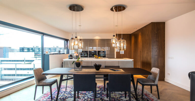 Thumbnail 2 of 3 lampen ophangen boven eettafe