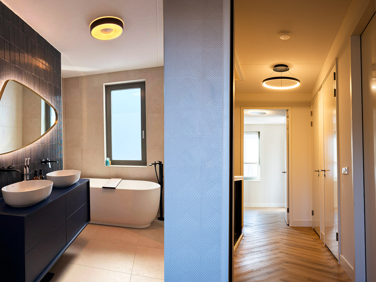 Strakke plafondlampen met warm licht in een moderne badkamer en hal, lichtoplossing verzorgd door Straluma.